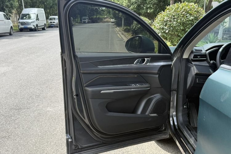 Used Lynk & Co 01 2023 2.0TD Two-Wheel Drive Pro Trim Interior 6