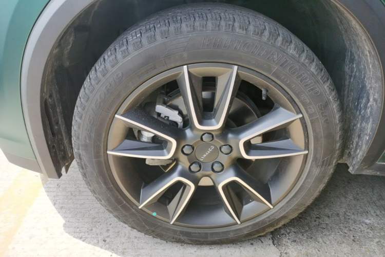 Used Lynk & Co 01 2023 2.0TD Two-Wheel Drive Pro Trim Left Front Wheel Hub