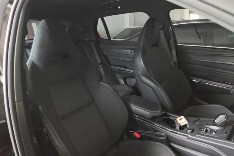 Used Lynk & Co 01 2023 1.5TD EM-F PM Right Front Seat
