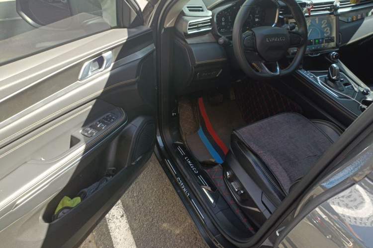 Used Lynk & Co 01 2023 2.0TD Two-Wheel Drive Pro Trim Driver Seat