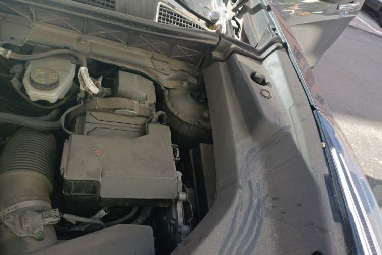 Used Lynk & Co 01 2023 2.0TD Two-Wheel Drive Pro Trim Engine Bay Left