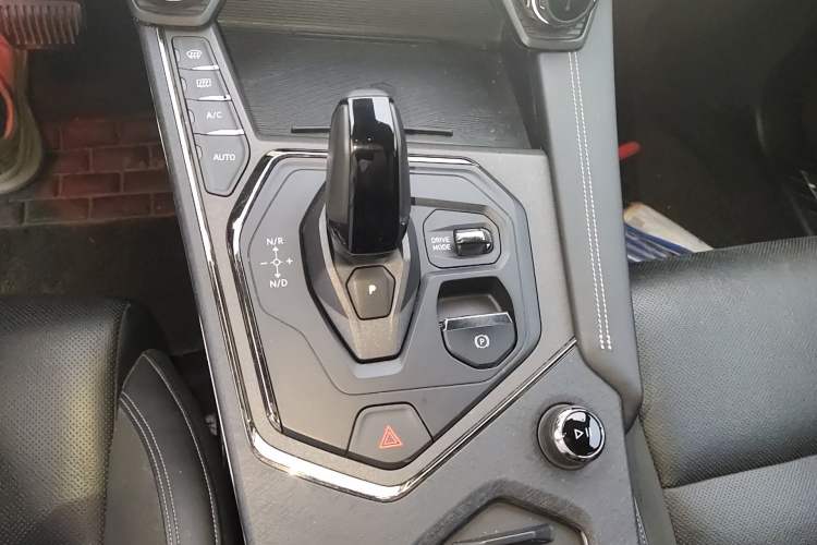 Used Lynk & Co 01 2023 1.5TD EM-F PM Gear Lever