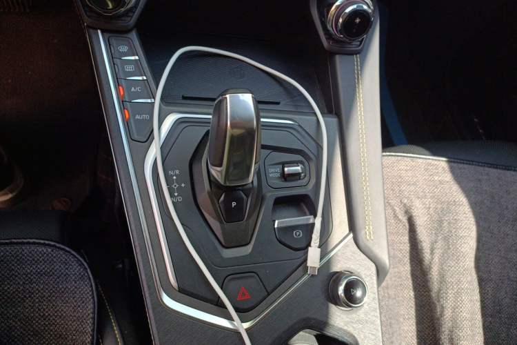 Used Lynk & Co 01 2023 2.0TD Two-Wheel Drive Pro Trim Gear Lever