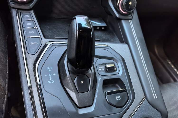 Used Lynk & Co 01 2023 1.5TD EM-F PM Gear Lever