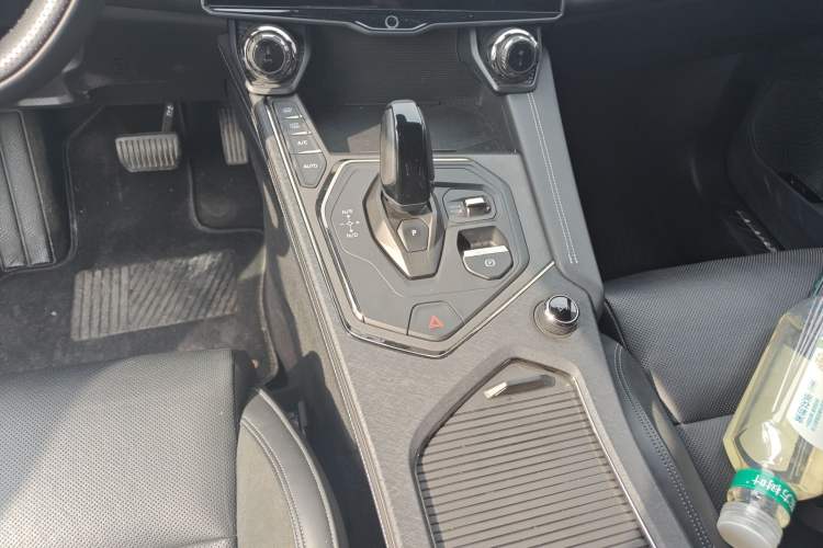 Used Lynk & Co 01 2023 1.5TD EM-F PM Gear Lever