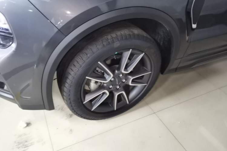 Used Lynk & Co 01 2023 2.0TD Two-Wheel Drive Pro Trim Left Front Wheel Hub