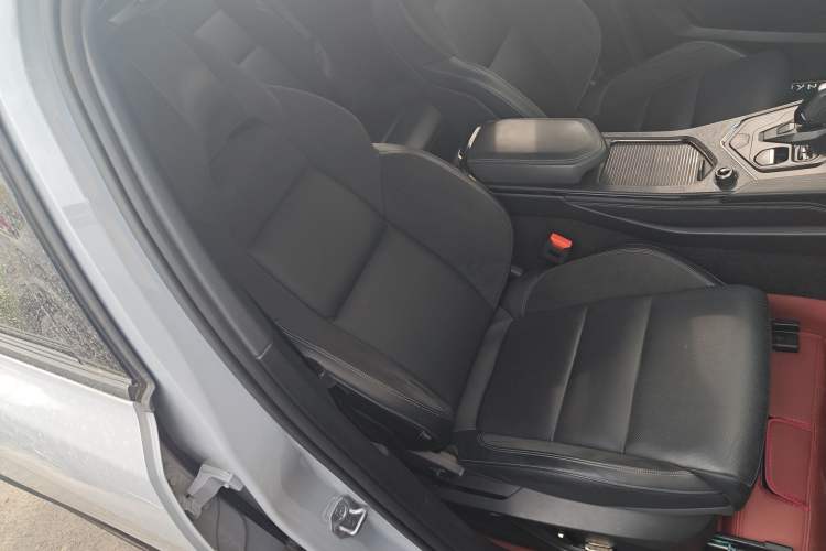 Used Lynk & Co 01 2023 1.5TD EM-F PM Right Front Seat
