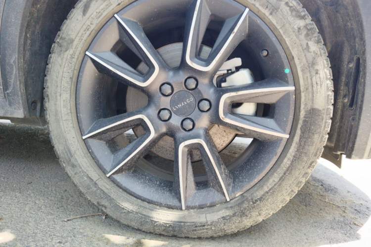 Used Lynk & Co 01 2023 2.0TD Two-Wheel Drive Pro Trim Right Front Wheel Hub