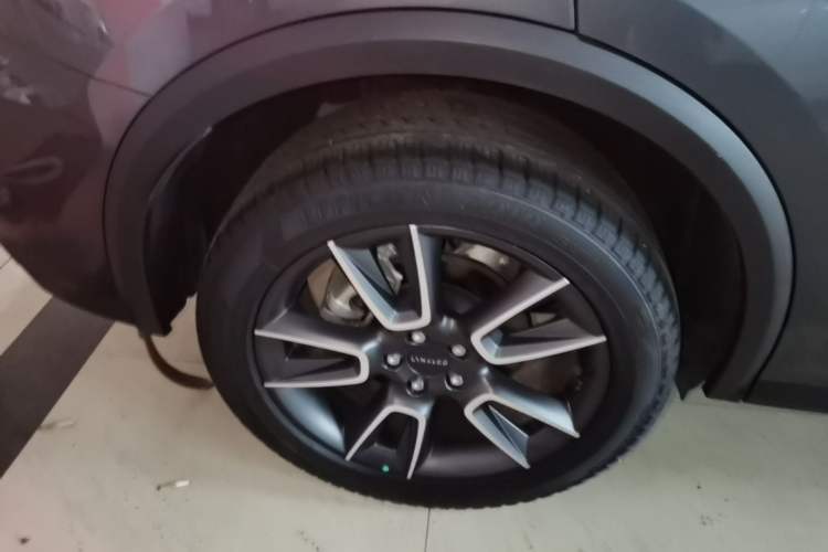 Used Lynk & Co 01 2023 2.0TD Two-Wheel Drive Pro Trim Right Rear Wheel Hub