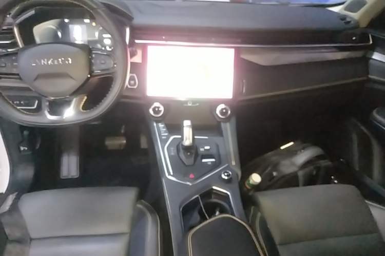 Used Lynk & Co 01 2023 2.0TD Two-Wheel Drive Pro Trim Audio And AC Panel