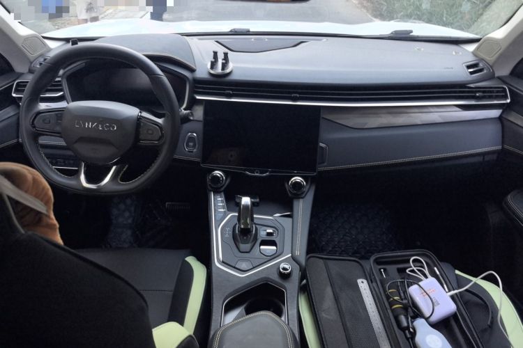 Used Lynk & Co 01 2023 2.0TD Two-Wheel Drive Pro Trim Center Console
