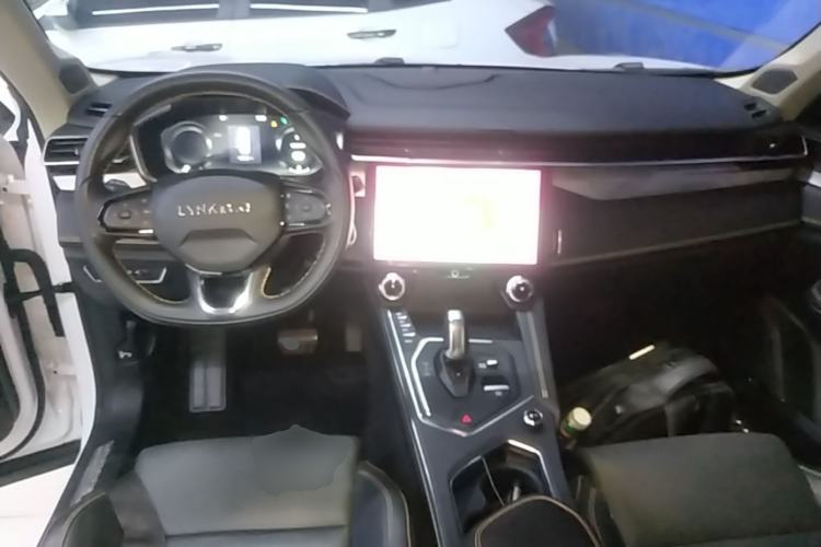 Used Lynk & Co 01 2023 2.0TD Two-Wheel Drive Pro Trim Center Console