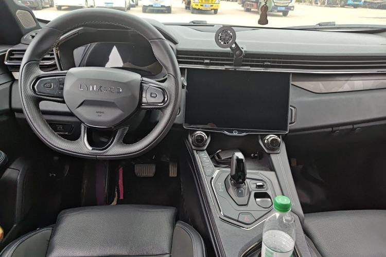 Used Lynk & Co 01 2023 2.0TD Four-Wheel Drive HypeHalo Center Console