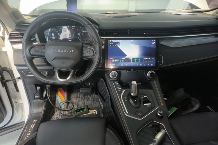 Used Lynk & Co 01 2023 2.0TD Two-Wheel Drive Pro Trim Center Console