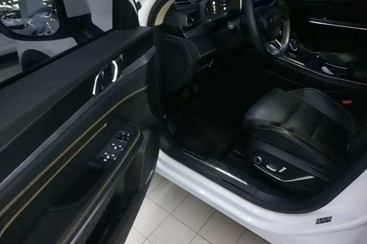 Used Lynk & Co 01 2023 2.0TD Two-Wheel Drive Pro Trim Driver Seat