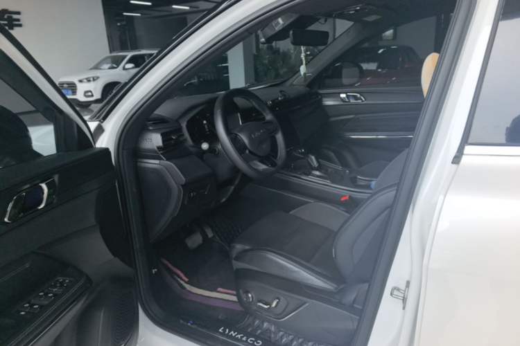 Used Lynk & Co 01 2023 2.0TD Four-Wheel Drive HypeHalo Driver Seat