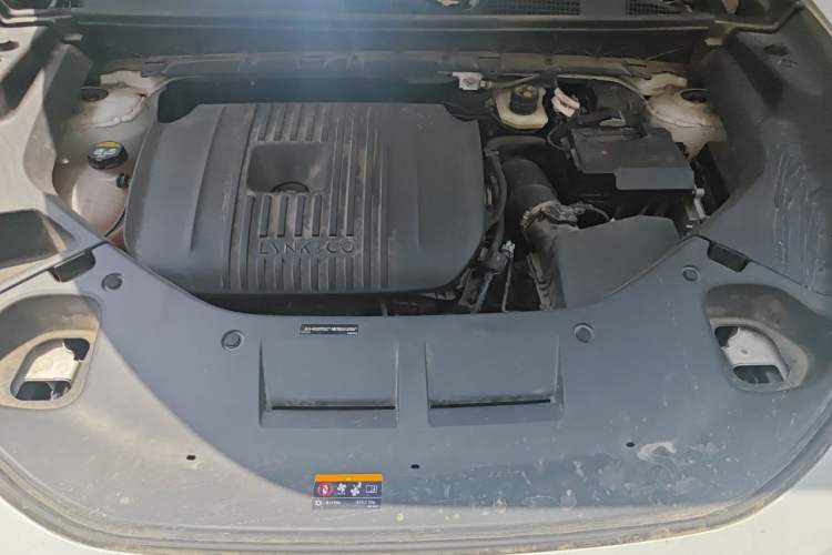 Used Lynk & Co 01 2023 2.0TD Two-Wheel Drive Pro Trim Engine Bay