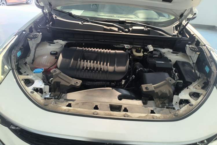 Used Lynk & Co 01 2023 2.0TD Two-Wheel Drive Pro Trim Engine Bay