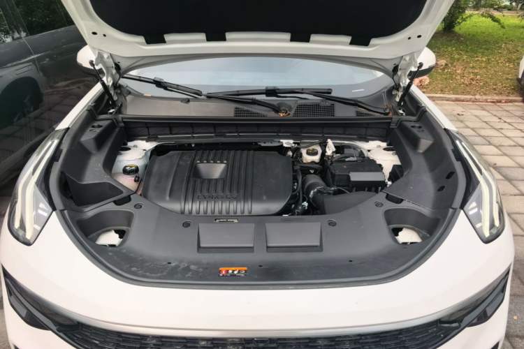 Used Lynk & Co 01 2023 2.0TD Two-Wheel Drive Pro Trim Engine Bay