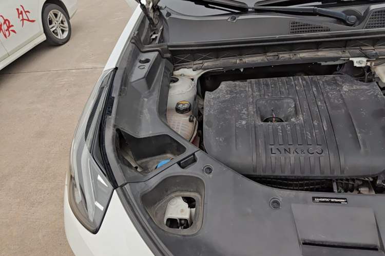 Used Lynk & Co 01 2023 2.0TD Four-Wheel Drive HypeHalo Engine Bay Right