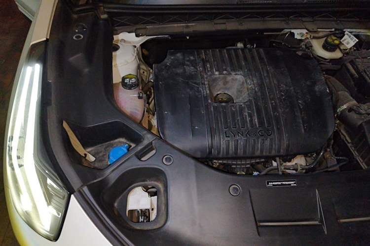 Used Lynk & Co 01 2023 2.0TD Two-Wheel Drive Pro Trim Engine Bay Right