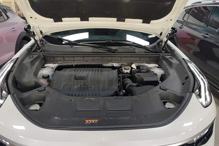 Used Lynk & Co 01 2023 2.0TD Two-Wheel Drive Pro Trim Engine Bay