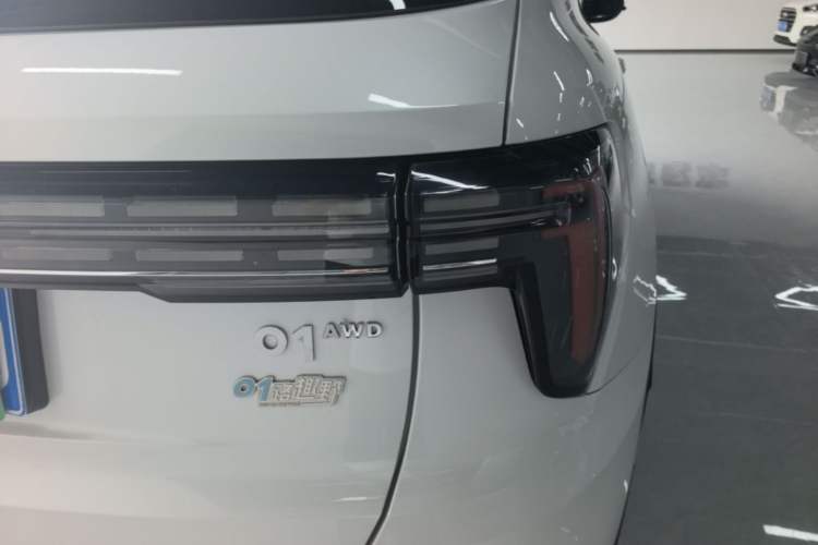 Used Lynk & Co 01 2023 2.0TD Four-Wheel Drive HypeHalo Exterior 3