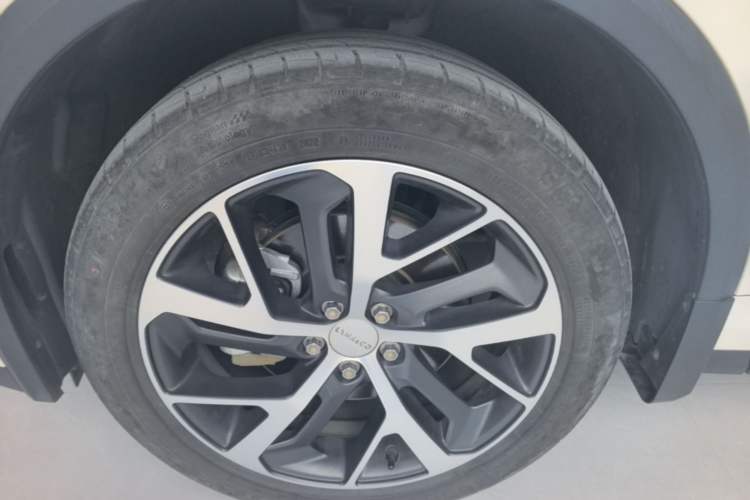 Used Lynk & Co 01 2023 2.0TD Four-Wheel Drive HypeHalo Exterior 4