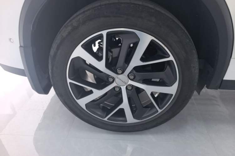 Used Lynk & Co 01 2023 2.0TD Four-Wheel Drive HypeHalo Exterior 5