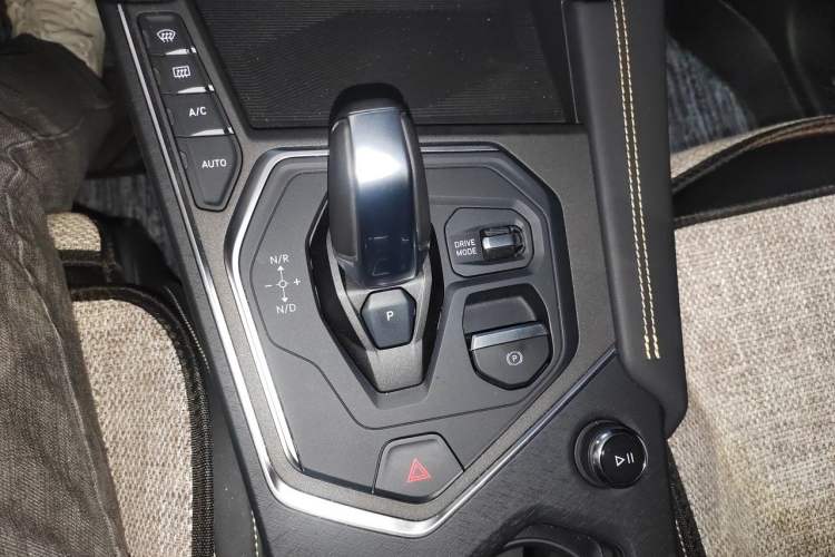Used Lynk & Co 01 2023 2.0TD Two-Wheel Drive Asian Games Edition Gear Lever