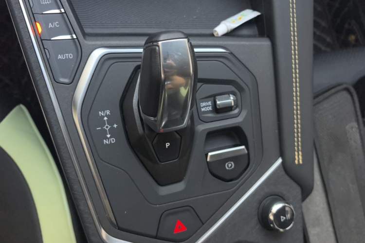 Used Lynk & Co 01 2023 2.0TD Two-Wheel Drive Pro Trim Gear Lever