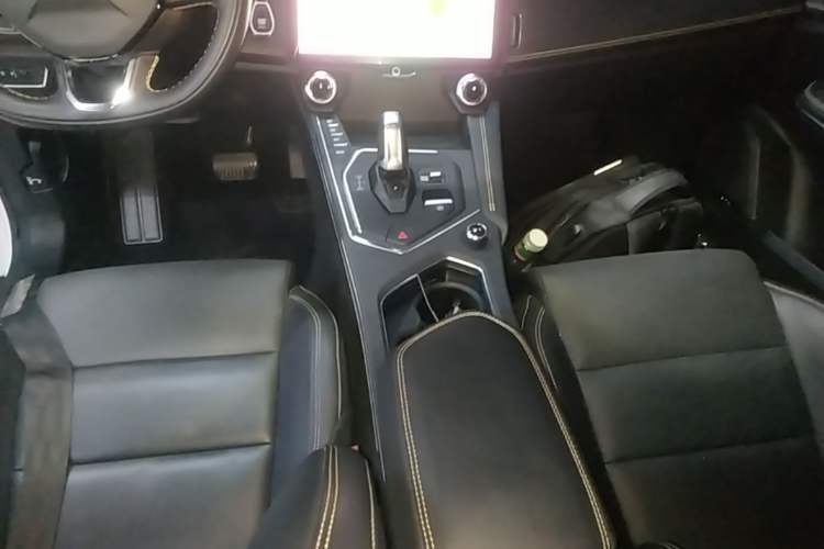 Used Lynk & Co 01 2023 2.0TD Two-Wheel Drive Pro Trim Gear Lever