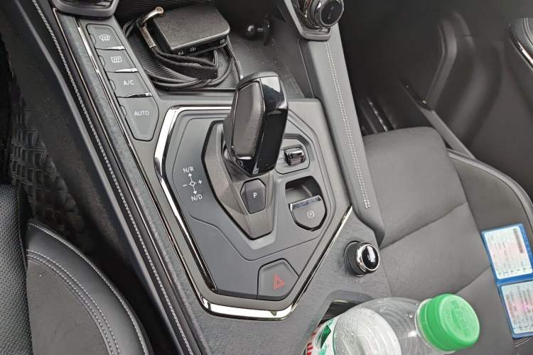 Used Lynk & Co 01 2023 2.0TD Four-Wheel Drive HypeHalo Gear Lever