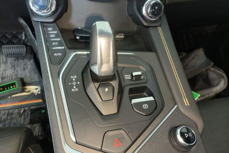 Used Lynk & Co 01 2023 2.0TD Two-Wheel Drive Pro Trim Gear Lever