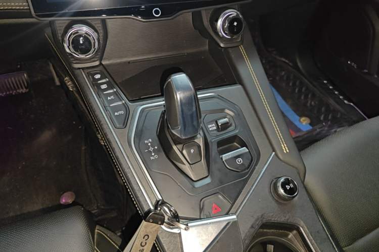 Used Lynk & Co 01 2023 2.0TD Two-Wheel Drive Pro Trim Gear Lever