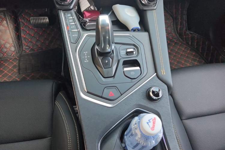 Used Lynk & Co 01 2023 2.0TD Two-Wheel Drive Pro Trim Gear Lever