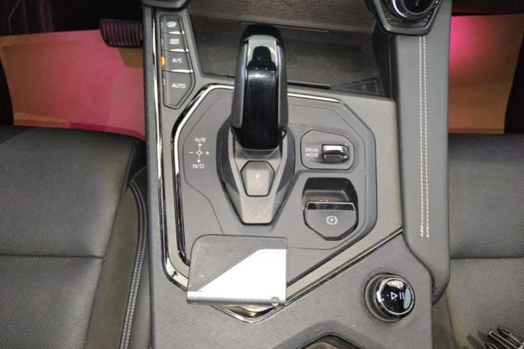 Used Lynk & Co 01 2023 1.5TD EM-F PM Gear Lever