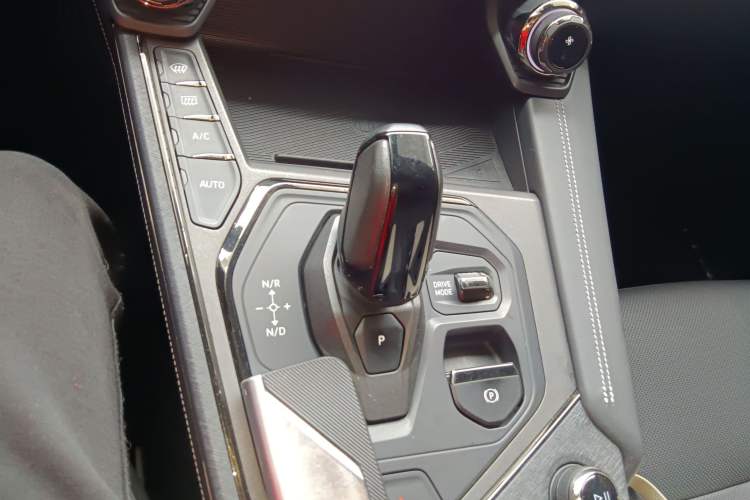 Used Lynk & Co 01 2023 1.5TD EM-F PM Gear Lever