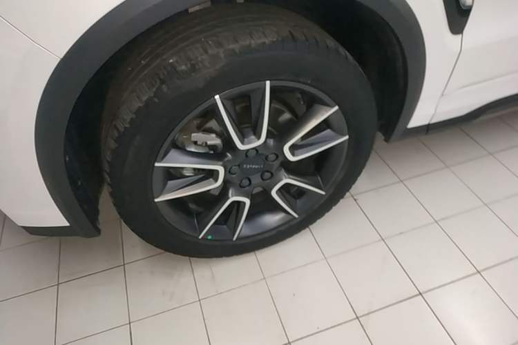 Used Lynk & Co 01 2023 2.0TD Two-Wheel Drive Pro Trim Left Front Wheel Hub