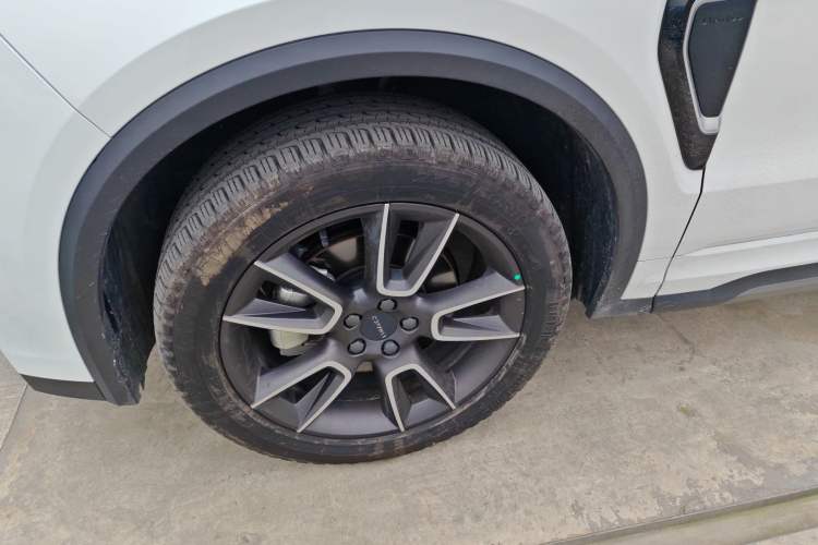 Used Lynk & Co 01 2023 2.0TD Two-Wheel Drive Pro Trim Left Front Wheel Hub