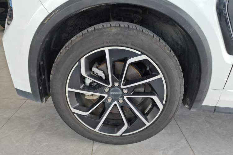 Used Lynk & Co 01 2023 1.5TD EM-F PM Left Front Wheel Hub