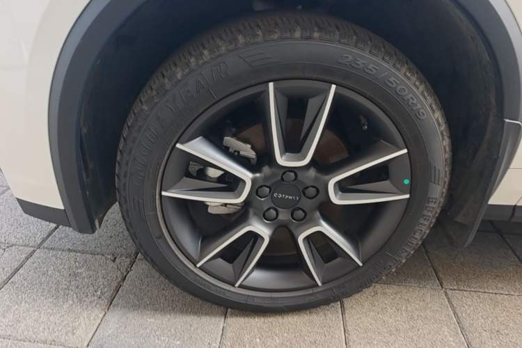 Used Lynk & Co 01 2023 2.0TD Two-Wheel Drive Pro Trim Left Front Wheel Hub