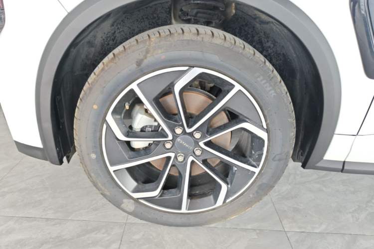 Used Lynk & Co 01 2023 1.5TD EM-F PM Left Front Wheel Hub