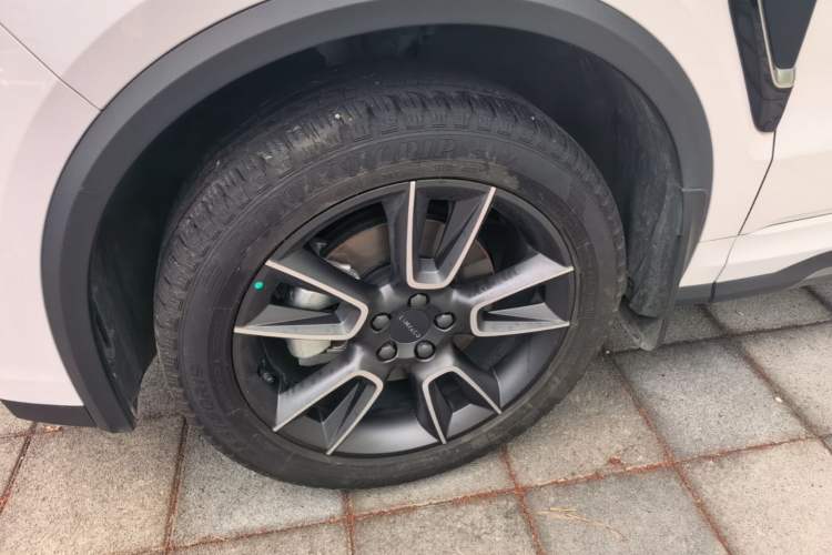 Used Lynk & Co 01 2023 2.0TD Two-Wheel Drive Pro Trim Left Front Wheel Hub