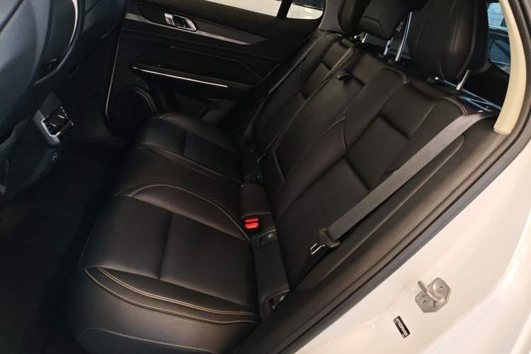 Used Lynk & Co 01 2023 2.0TD Two-Wheel Drive Asian Games Edition Left Rear Seat