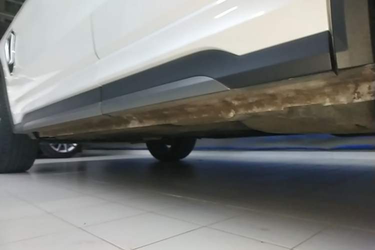 Used Lynk & Co 01 2023 2.0TD Two-Wheel Drive Pro Trim Left Side Sill