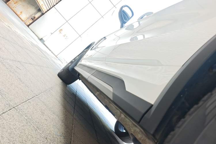 Used Lynk & Co 01 2023 2.0TD Two-Wheel Drive Pro Trim Left Side Sill