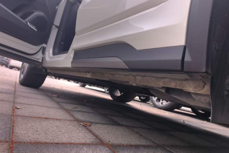 Used Lynk & Co 01 2023 2.0TD Two-Wheel Drive Pro Trim Left Side Sill