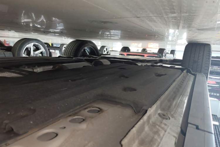 Used Lynk & Co 01 2023 2.0TD Two-Wheel Drive Pro Trim Left Side Sill