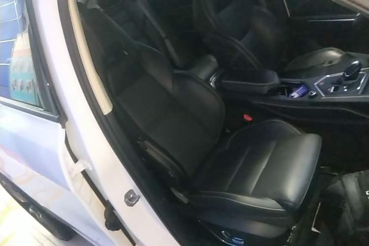 Used Lynk & Co 01 2023 2.0TD Two-Wheel Drive Pro Trim Right Front Seat